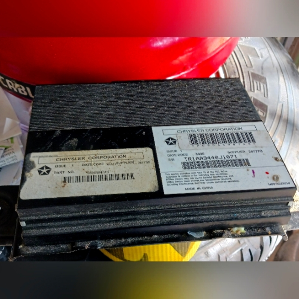 Chrysler dodge journey radio amplifier